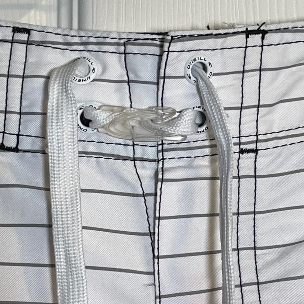 O'Neill Mens Board Shorts Black‎ White Red Striped Surf Trunks Size 31 RN85773